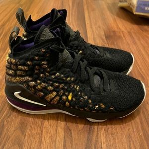 Nike LeBron 17 Youth Basketball Shoes sz: 6.5Y